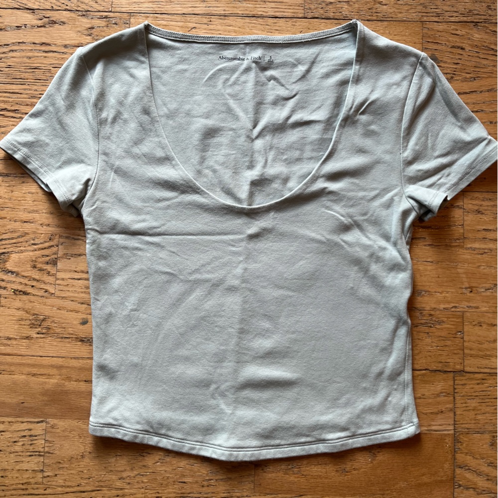 Abercrombie & Fitch light green cropped baby tee size small